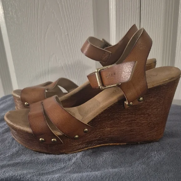 Aldo Women's Brown Leather Sandals - Picture 2 of 4